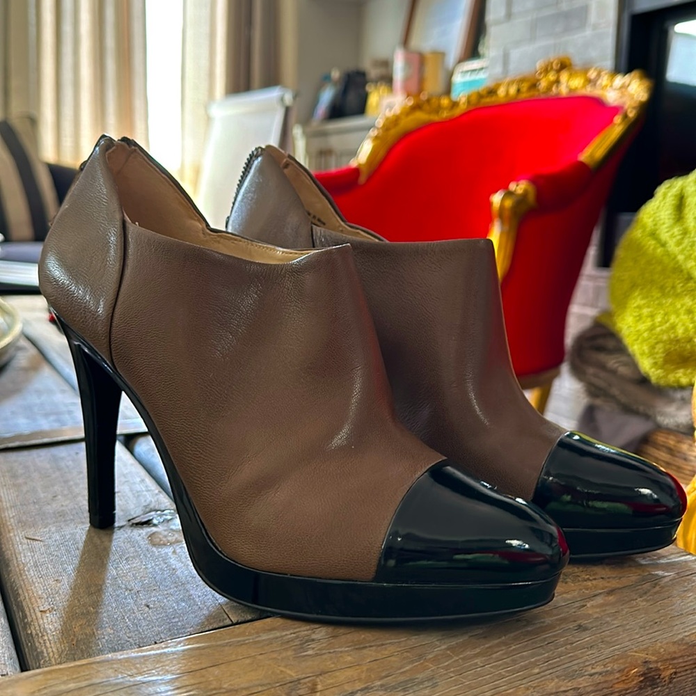 NWOT Nine West black and brown heels (8.5)